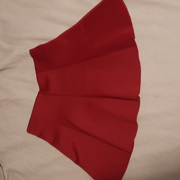 Red skirt - Picture 1 of 2